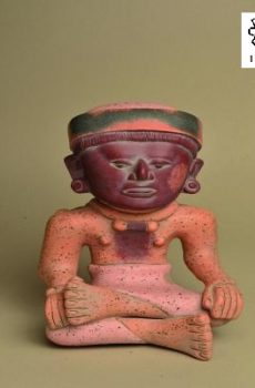 FIGURA ANTROPOMORFA SEDENTE