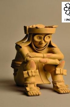PERSONAJE CON ATUENDO DEL DIOS TLÁLOC