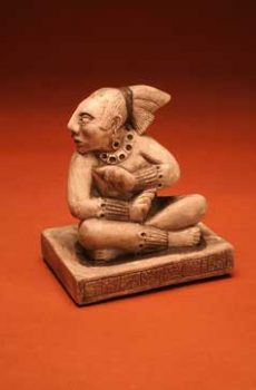 FIGURA MAYA SENTADO