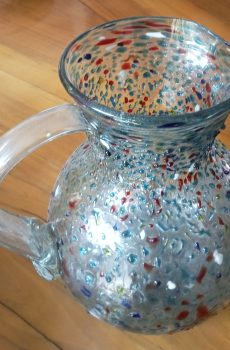 Jarra de vidrio soplado artesanal